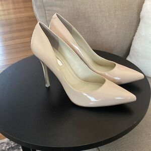 BCBG nude patent pumps, brand new, never worn, size 8